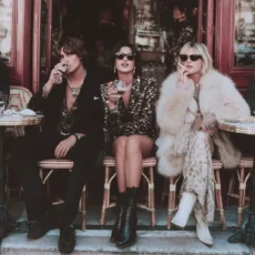 Glow-up coiffure pour les Fêtes : coupe, couleur et soins capillaires Pure Salon Montreal - The Pre-Holiday Glow-Up Guide 1-2